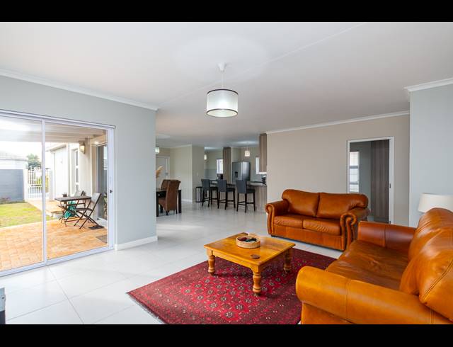 4 BEDROOM HOUSE RENTED IN SUNNINGDALE